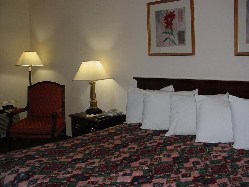 Rodeway Inn Montgomery Habitación foto